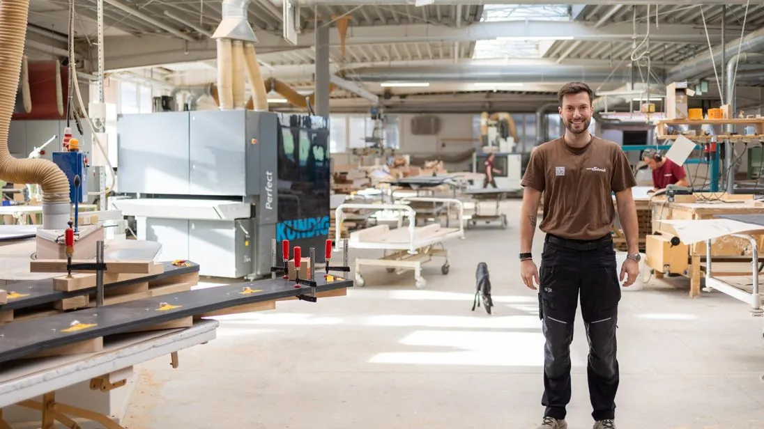 Nicolas Rothengast-Schmidt hat seit der Betriebsübernahme vor vier Jahren die gesamte Werkstatt umgestellt und so die Produktion optimiert.